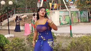 Amateur Bangladeshi School Girl Hot Dance With Song