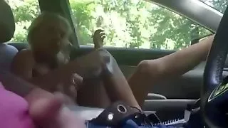 Hooker gets mouthfucked in car