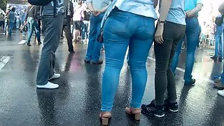 Massive ass in tight jeans