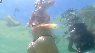 Awesome ass underwater !