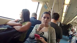 Olhando meu pau no metro, e ainda tira foto