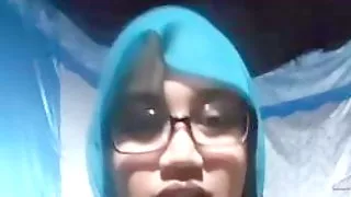 Hijab Indonesian Chubby Girl Striptease FULL