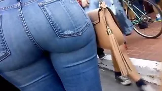 THE  PERFECT ass in TIGHT JEANS