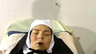 French mature nun gyneco piss nonne belle soeur