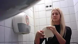 Blond pee toilet